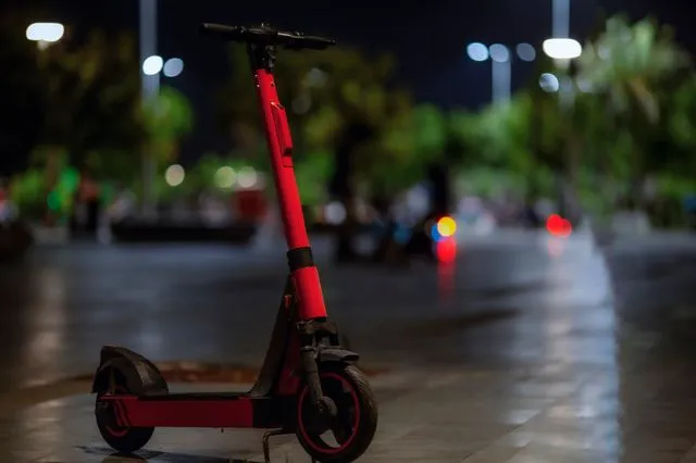 Τροχαίο στη λεωφόρο Αλεξάνδρας – ΙΧ συγκρούστηκε με πατίνι