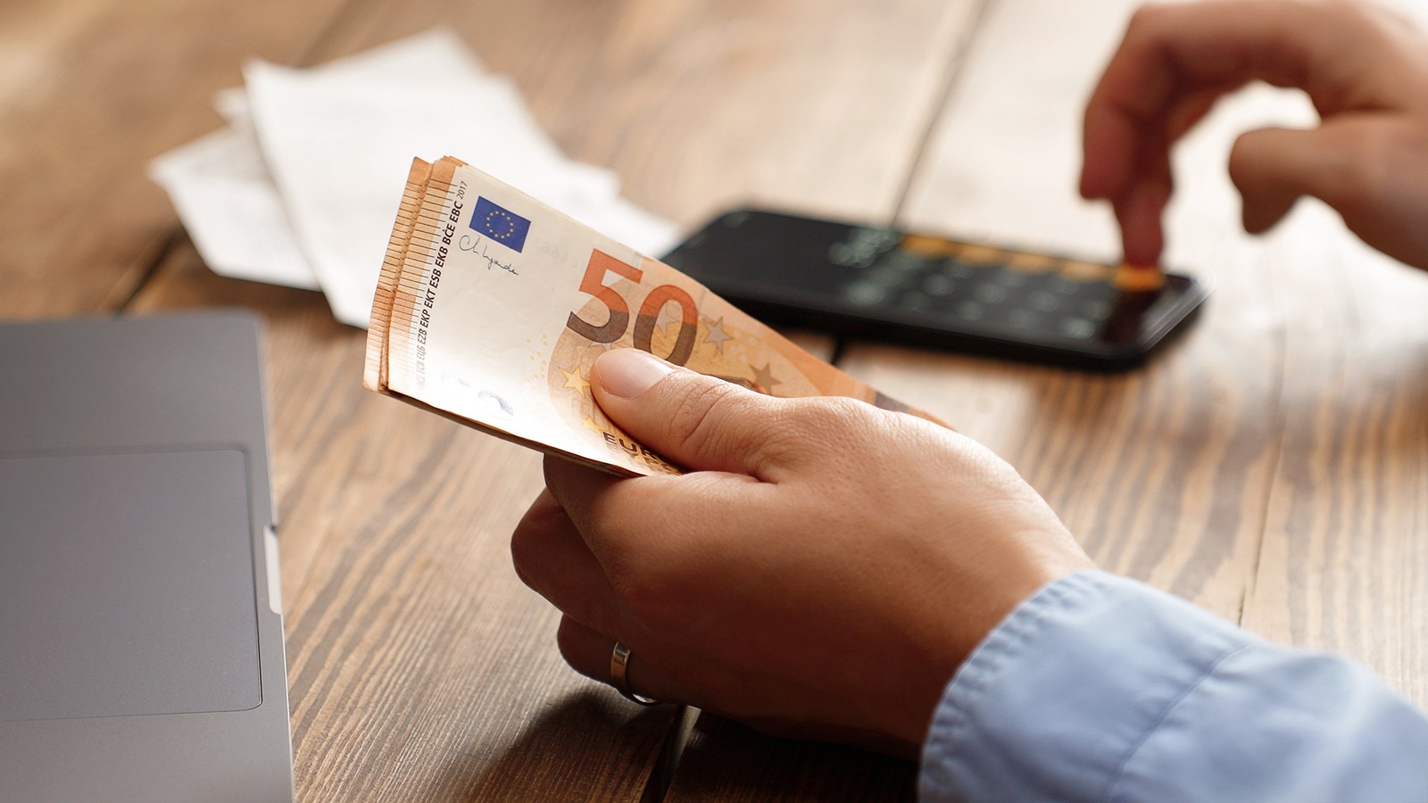 ΟΠΕΚΑ: Σήμερα η δεύτερη καταβολή βοηθήματος σε τρίτεκνες και πολύτεκνες οικογένειες