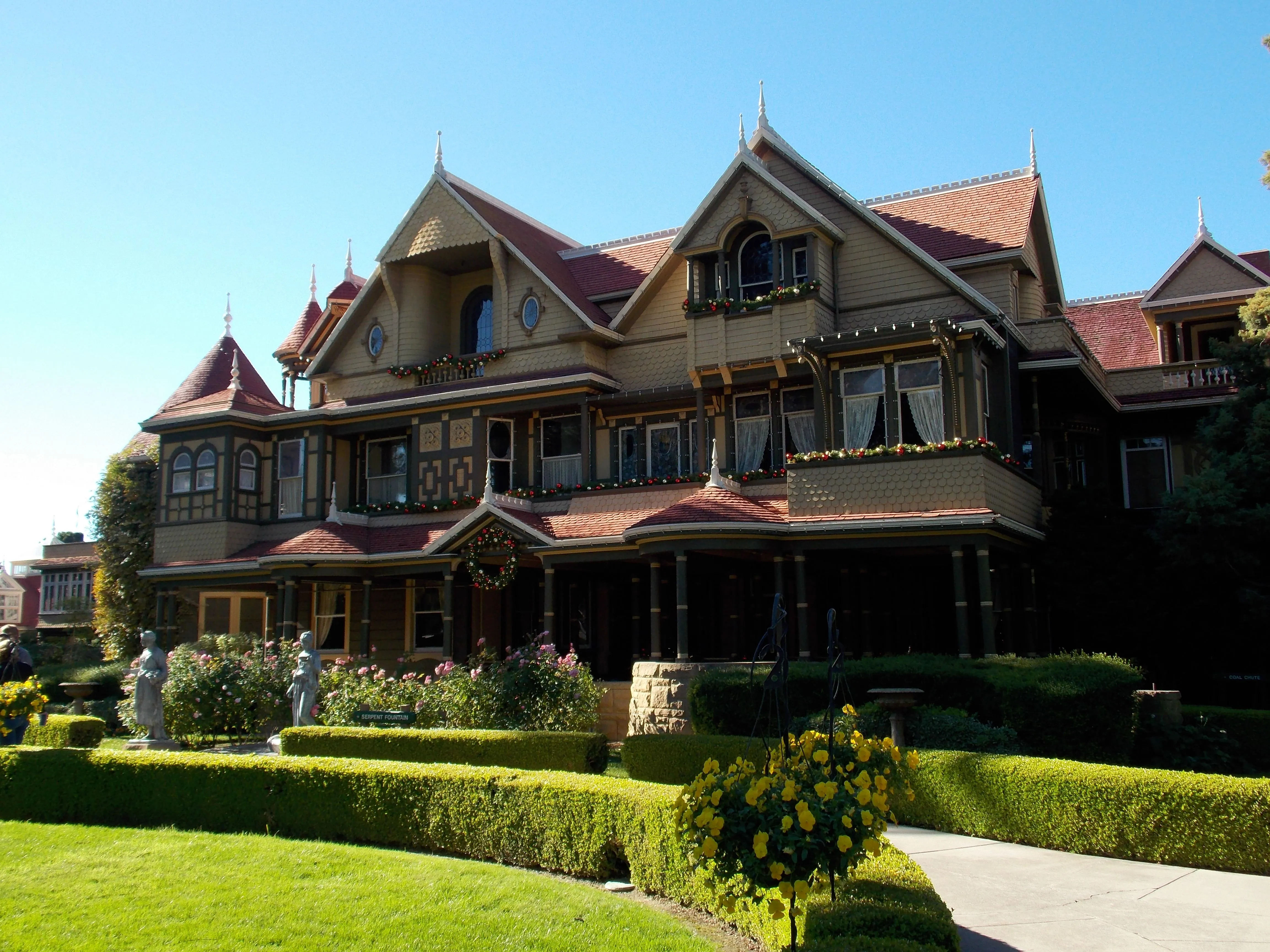 Winchester Mystery House 