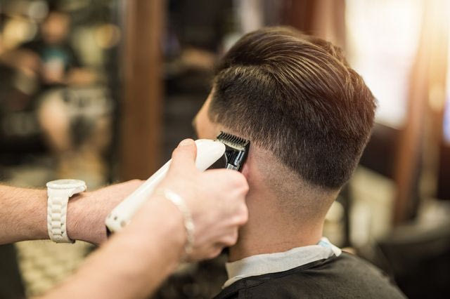 Πύλος: Ξυλοκόπησε με γκλοπ τον κομμωτή του, επειδή δεν του άρεσε το κούρεμα