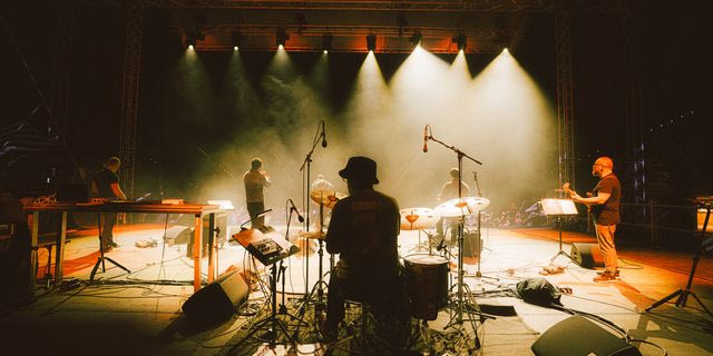 Πείτε το jazz, πείτε το hip hop, οι iota “το κάνουν ακόμα γιατί τους καίει”