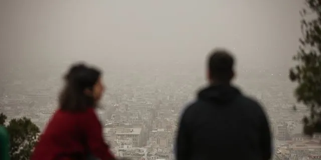 Σκόνη καλύπτει την ατμόσφαιρα