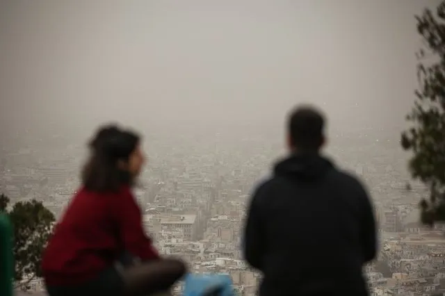 Σκόνη καλύπτει την ατμόσφαιρα