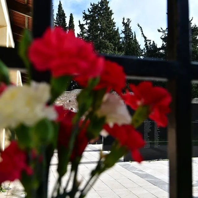 Το ΥΠΠΟ στέλνει εμπειρογνώμονες στο Βέλγιο για τις φωτογραφίες της Καισαριανής