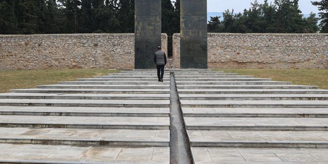 Παυλάκης για τις φωτογραφίες της Καισαριανής: Να αποκτηθούν άμεσα από το ελληνικό κράτος