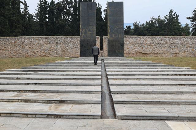 Παυλάκης για τις φωτογραφίες της Καισαριανής: Να αποκτηθούν άμεσα από το ελληνικό κράτος