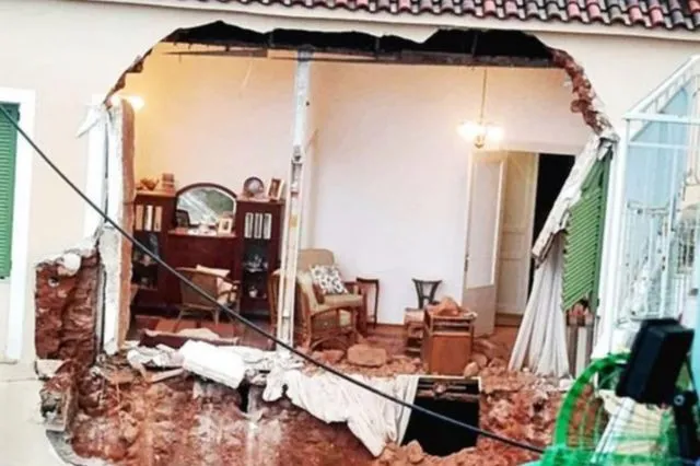 Μεσσήνη: Κατέρρευσε ολόκληρη η πρόσοψη σπιτιού από την κακοκαιρία