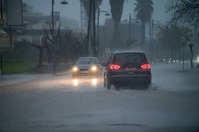 Κακοκαιρία 36 ωρών με καταιγίδες, χαλάζι και σκόνη – Χάρτες