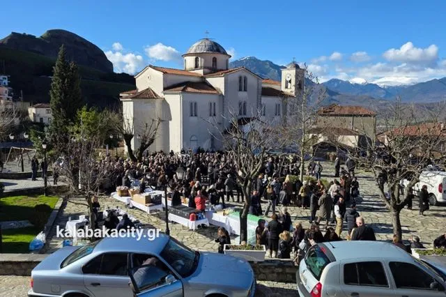 Τέμπη: Σε βαρύ κλίμα το τριετές μνημόσυνο της Χρύσας, της Αναστασίας και της Θωμαής Πλακιά
