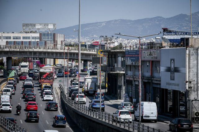 Πόσα χρήματα χάνεις στο μποτιλιάρισμα – Πώς θα γλιτώσεις 1.500 ευρώ τον χρόνο