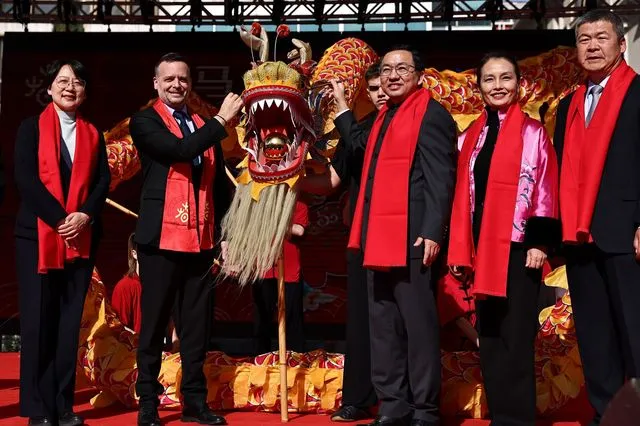 Οι Κινέζοι της Αθήνας γιορτάζουν την Πρωτοχρονιά – “Έχουμε πολλά κοινά με τους Έλληνες”