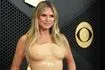 Heidi Klum: Το “γυμνό” latex φόρεμα με κάθε λεπτομέρεια στα Grammy