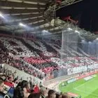 Το κορεό των φίλων του Ολυμπιακού προς τιμήν των 21 θυμάτων της Θύρας 7