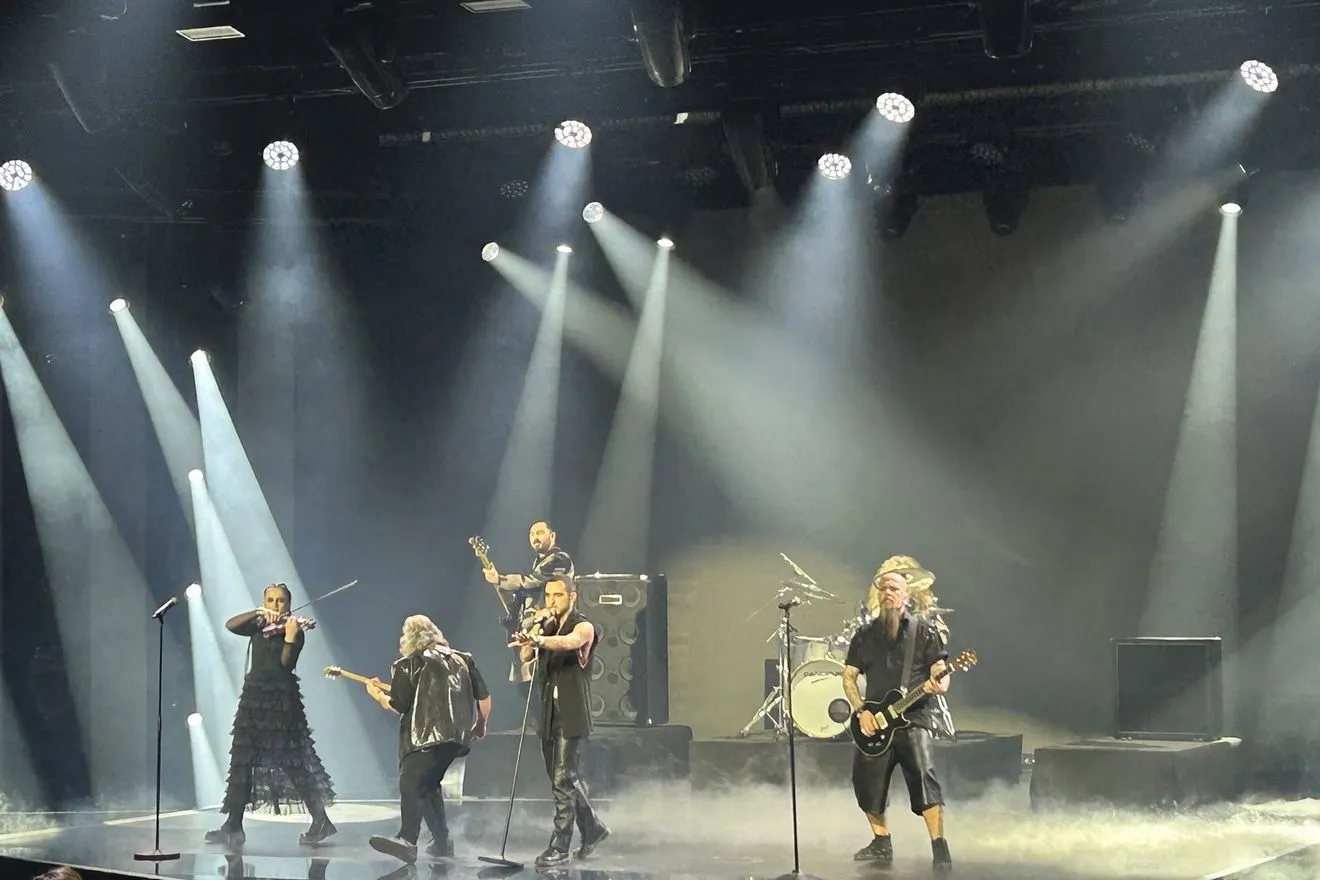 Eurovision 2026: Οι “αλεξίσφαιροι” Koza Mostra ρόκαραν… παραδοσιακά – Βίντεο