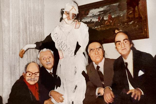 Πώς περνούσαμε στις απόκριες των 90s; Χαοτικές φωτογραφίες πριν την επέλαση των social media