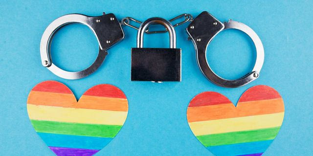 Ουγκάντα: Δύο γυναίκες απειλούνται με ισόβια κάθειρξη – Κατηγορούνται ότι φιλήθηκαν δημόσια