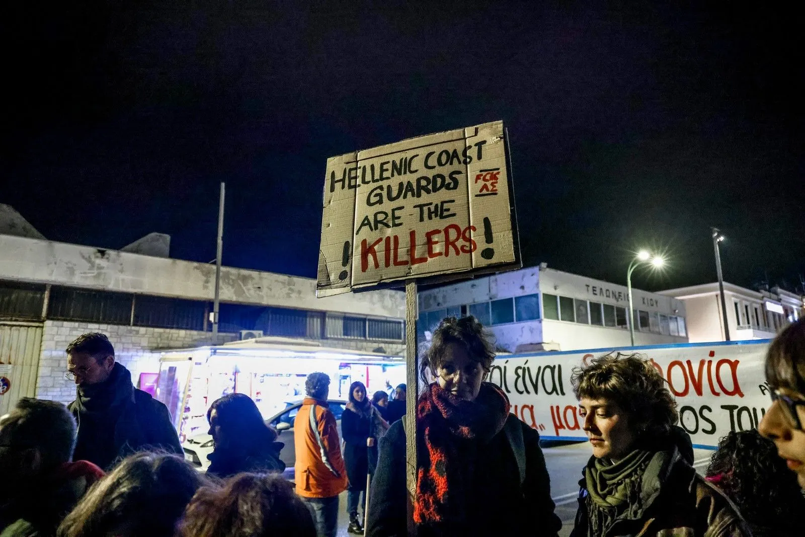 Συγκέντρωση στην Χίο για τη πολύνεκρη σύγκρουση σκάφους του Λιμενικού με ταχύπλοο που μετέφερε πρόσφυγες και μετανάστες