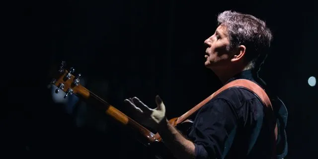 Γι’ αυτό πρέπει να ακούσεις τα “Εφήμερα” του Σωκράτη Μάλαμα