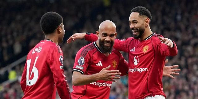 Αθλητικές μεταδόσεις: Πού θα δείτε Μάντσεστερ Γιουνάιτεντ – Τότεναμ, Άρσεναλ, Μπαρτσελόνα και Νάπολι