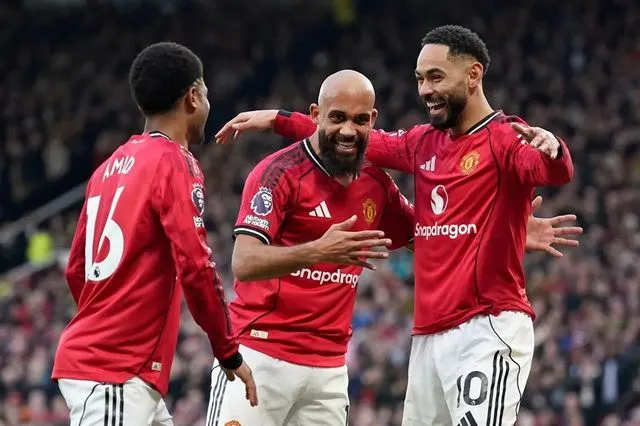 Αθλητικές μεταδόσεις: Πού θα δείτε Μάντσεστερ Γιουνάιτεντ – Τότεναμ, Άρσεναλ, Μπαρτσελόνα και Νάπολι