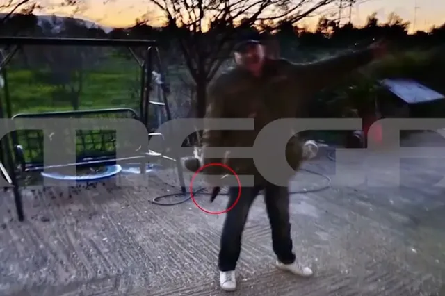 Χρήστος Μαυρίκης: Φωτογραφία – ντοκουμέντο με το όπλο στο χέρι, λίγο πριν τους πυροβολισμούς