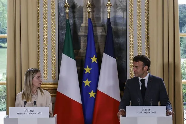 Σύγκρουση Μελόνι – Μακρόν για τον θάνατο 23χρονου ακροδεξιού