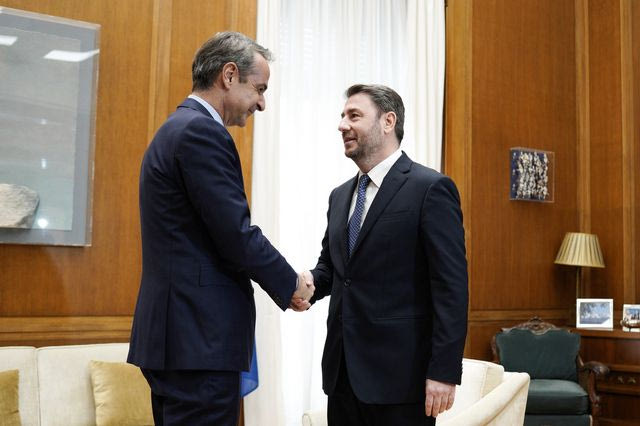 Το “στενό μαρκάρισμα” Μητσοτάκη στο ΠΑΣΟΚ για το Σύνταγμα