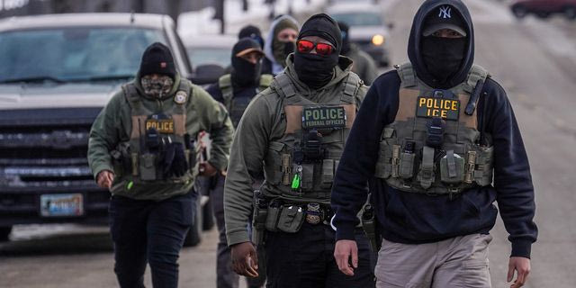 Εκστρατεία εκφοβισμού από την ICE: Συλλήψεις και απειλές κατά ακτιβιστών