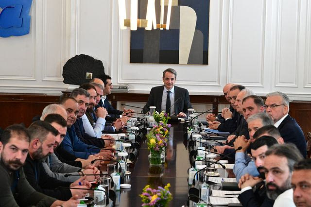 Συνάντηση του Πρωθυπουργού Κυριάκου Μητσοτάκη με εκπροσώπους κτηνοτρόφων στο Μέγαρο Μαξίμου