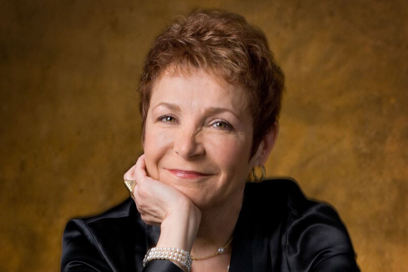 Caroline Myss: Μια σύγχρονη ιεραπόστολος απαντά – Τι είναι πίστη και πώς ορίζεται η επιτυχία