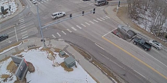 Άνοιξε ο δρόμος και κατάπιε αυτοκίνητα στη Νεμπράσκα