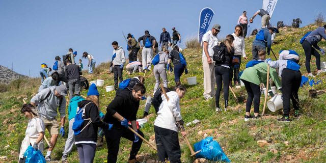 “Team AEGEAN”: Εθελοντές-εργαζόμενοι της AEGEAN γιόρτασαν την αγάπη… διαφορετικά, με δενδροφύτευση στον Υμηττό
