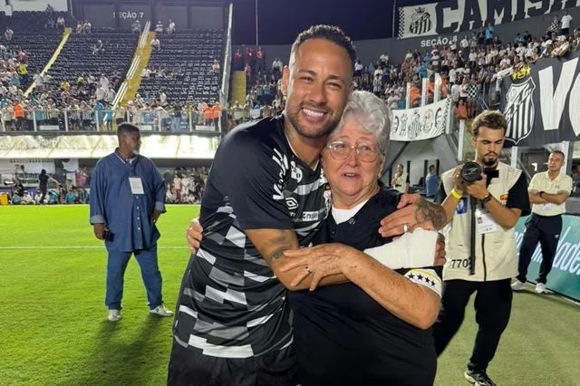 Νεϊμάρ: Πραγματοποίησε το όνειρο ηλικιωμένης θαυμάστριάς του και συγκίνησε