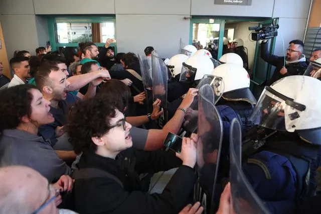 Διαμαρτυρία στο Νοσοκομείο Νίκαιας