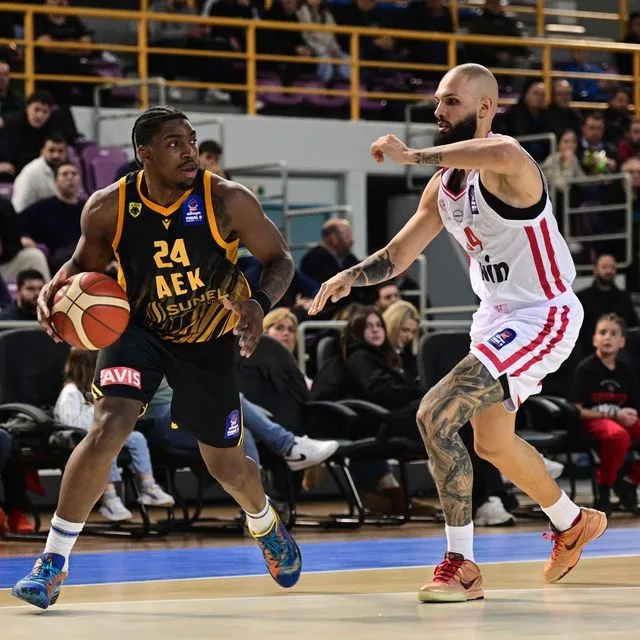 Ολυμπιακός – ΑΕΚ 81-67: Ερυθρόλευκος περίπατος, αλλά και ανησυχία για τον Τζόουνς