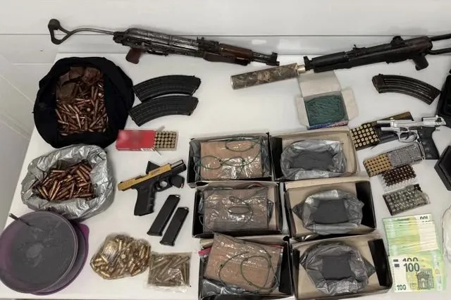 Βαρύς οπλισμός βρέθηκε στην κατοχή ληστών – Ο ένας εξ αυτών παλιός γνωστός των Αρχών με 33 συλλήψεις