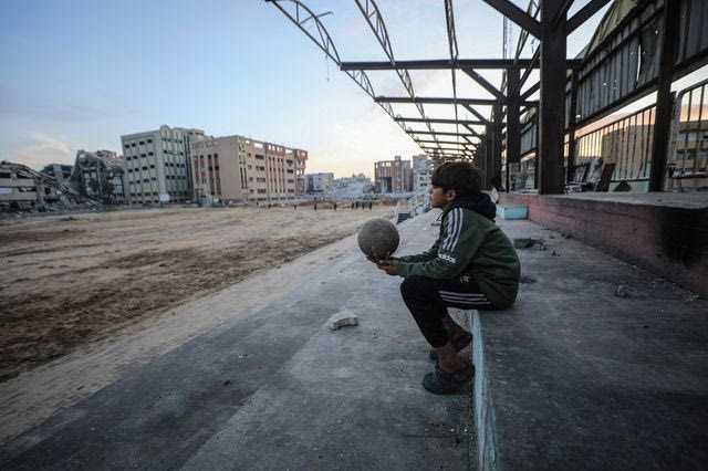 Γάζα: Το ποδόσφαιρο επιστρέφει ως μια χαραμάδα χαράς ανάμεσα στα ερείπια