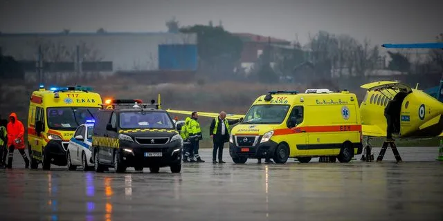 Άφιξη των τραυματιών του τροχαίου δυστυχήματος με οπαδούς του ΠΑΟΚ