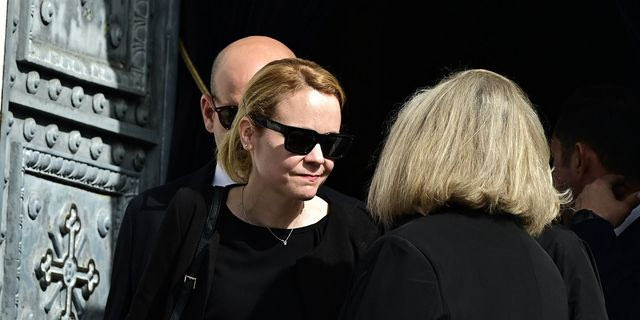 Η Λένα Παπαληγούρα στην κηδεία του πατέρα της