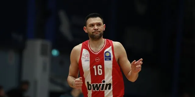 Ο Κώστας Παπανικολάου