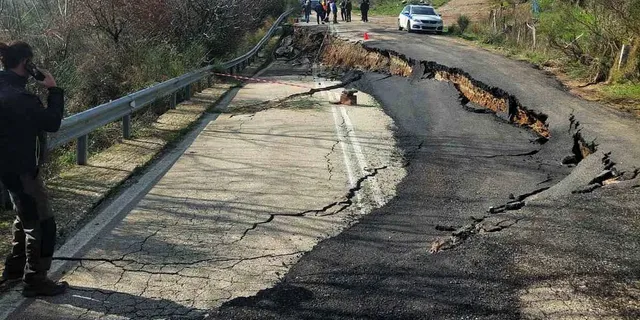 “Βούλιαξε” τμήμα της Πατρών – Τριπόλεως – Διακοπή της κυκλοφορίας