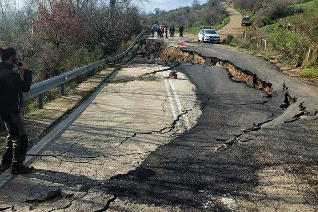 “Βούλιαξε” τμήμα της Πατρών – Τριπόλεως – Διακοπή της κυκλοφορίας