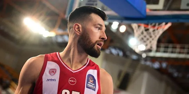 Πίτερς και Πάπας τήρησαν το ελληνικό έθιμο του Πάσχα και σούβλισαν αρνί