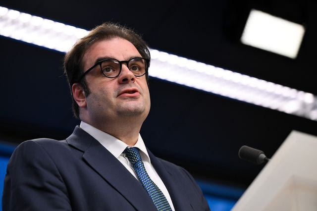 Πιερρακάκης από Eurogroup: Να επανεκτιμήσουμε τον διεθνή ρόλο του ευρώ