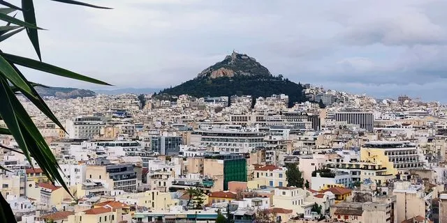 Απεικόνιση της Αθήνας από την Πλάκα