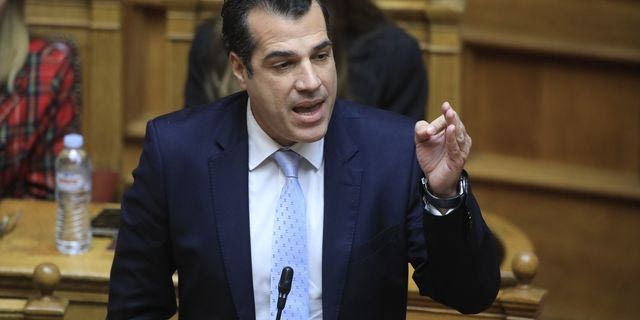 Ο Θάνος Πλεύρης στην Ολομέλεια της Βουλής