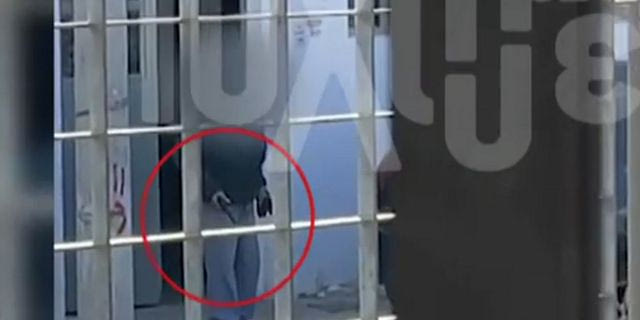 Ρέντη: Βίντεο με τον 85χρονο να απειλεί μαθητές με αεροβόλο