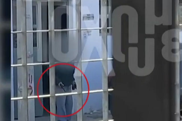 Ρέντη: Βίντεο με τον 85χρονο να απειλεί μαθητές με αεροβόλο