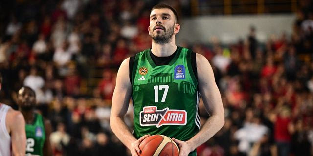 Ο Νίκος Ρογκαβόπουλος