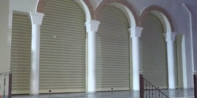 Κορυδαλλός: Παπάς έβαλε… ρολά σε εκκλησία για να μην την κλέβουν